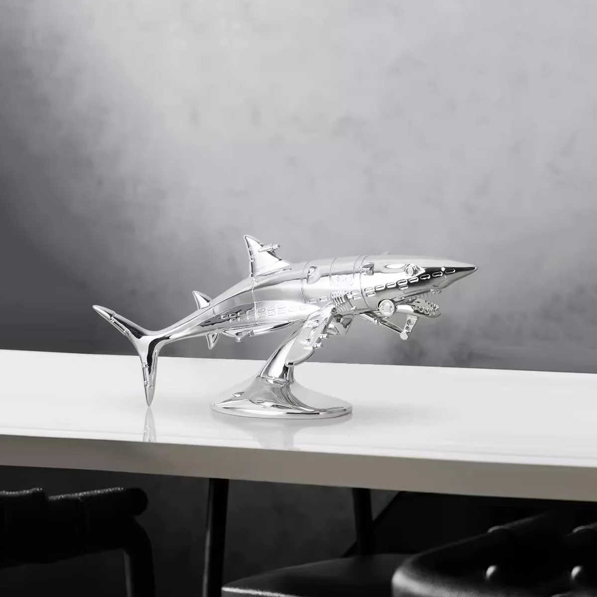 Modern electroplated empty mountain base silver mechanical dinosaur shark science and technology sense sculpture bar e-sports ho