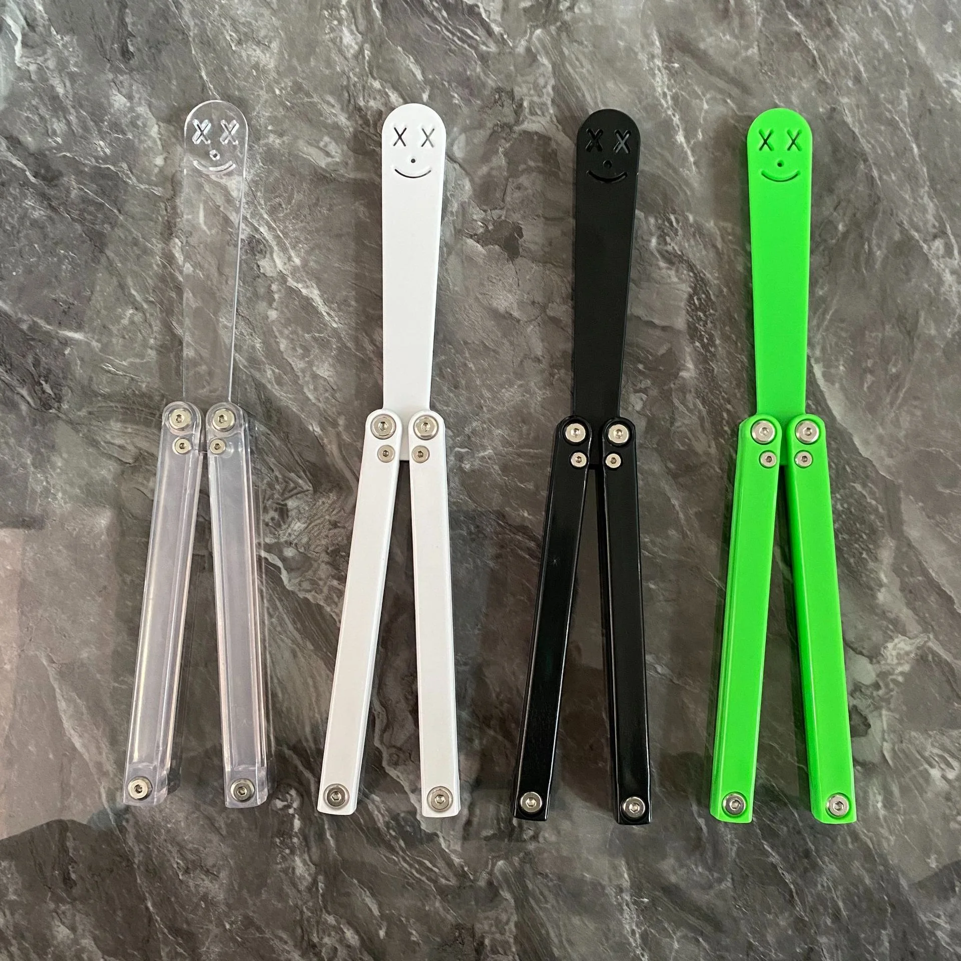 Plastic butterfly knife, hand-shaking beginner safety without cutting, fancy cartoon decompression and relaxation woman gift