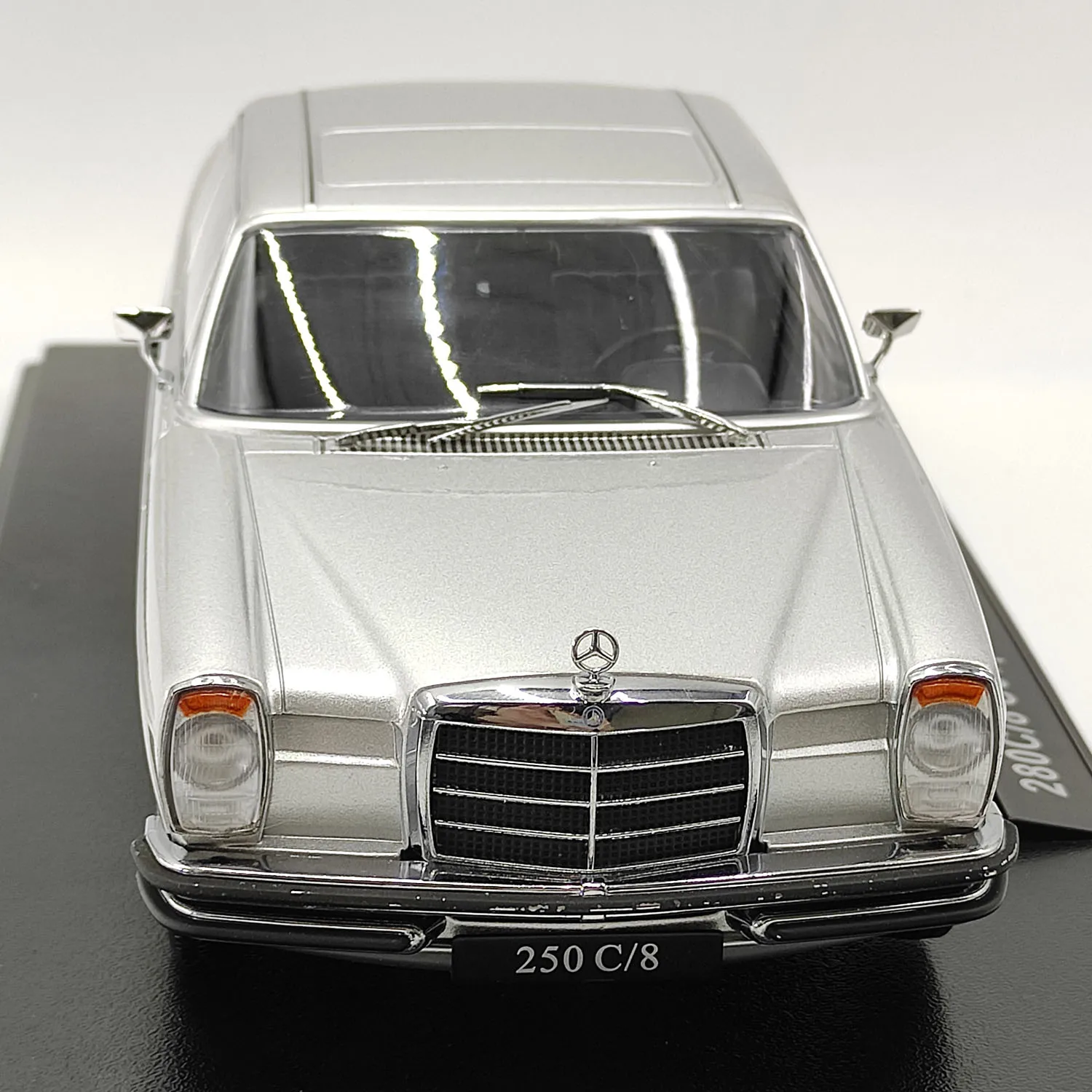 Diecast KK 1/18 BENZ Scale 280C/8 W114 COUPE 1969 Silver Alloy Car Model Collectible Toy Gift Souvenir Display Ornament