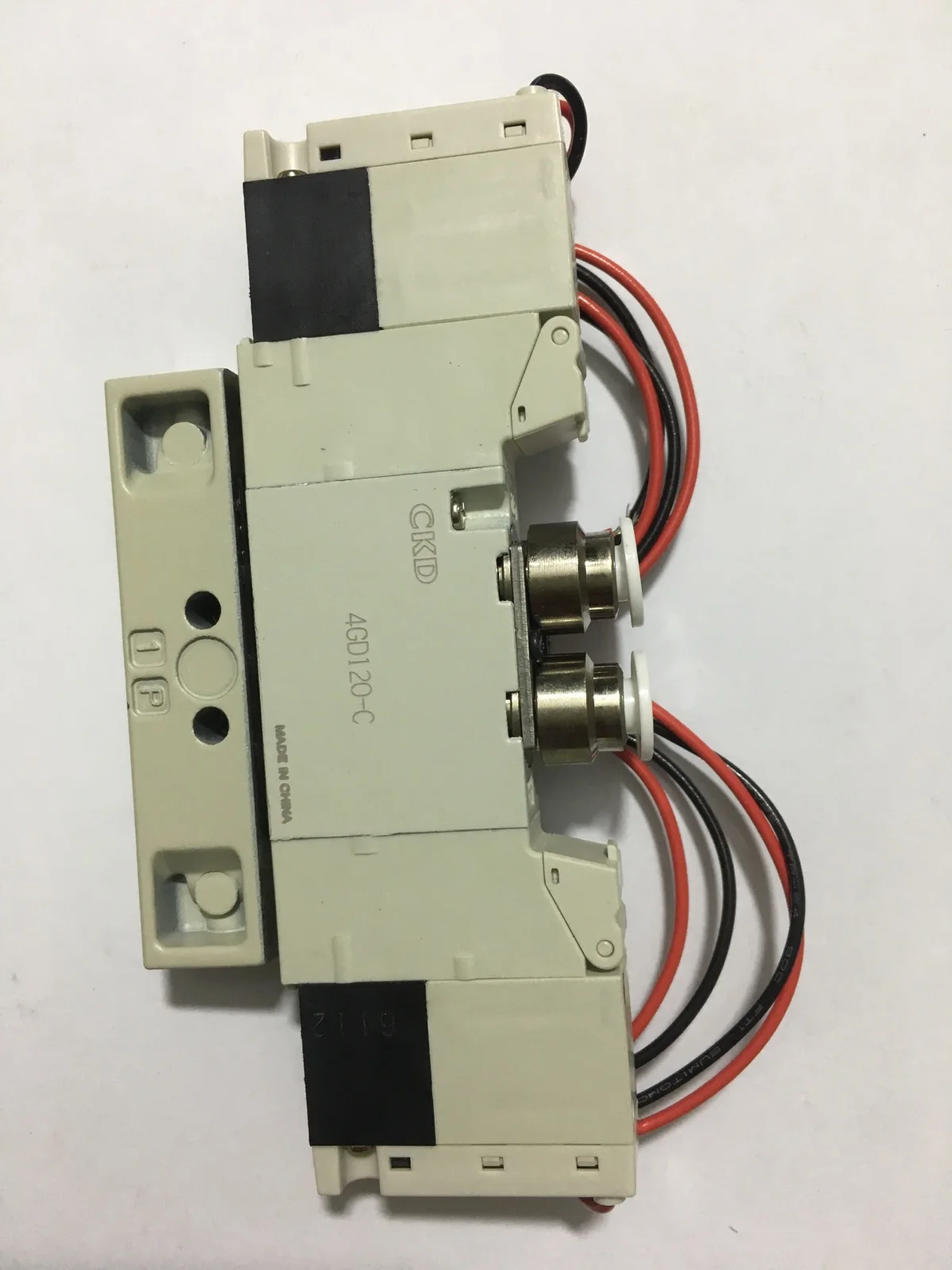 

Spot CKD solenoid valve 4GD129-C4-E2C-3 4GD120-C4-E2-3