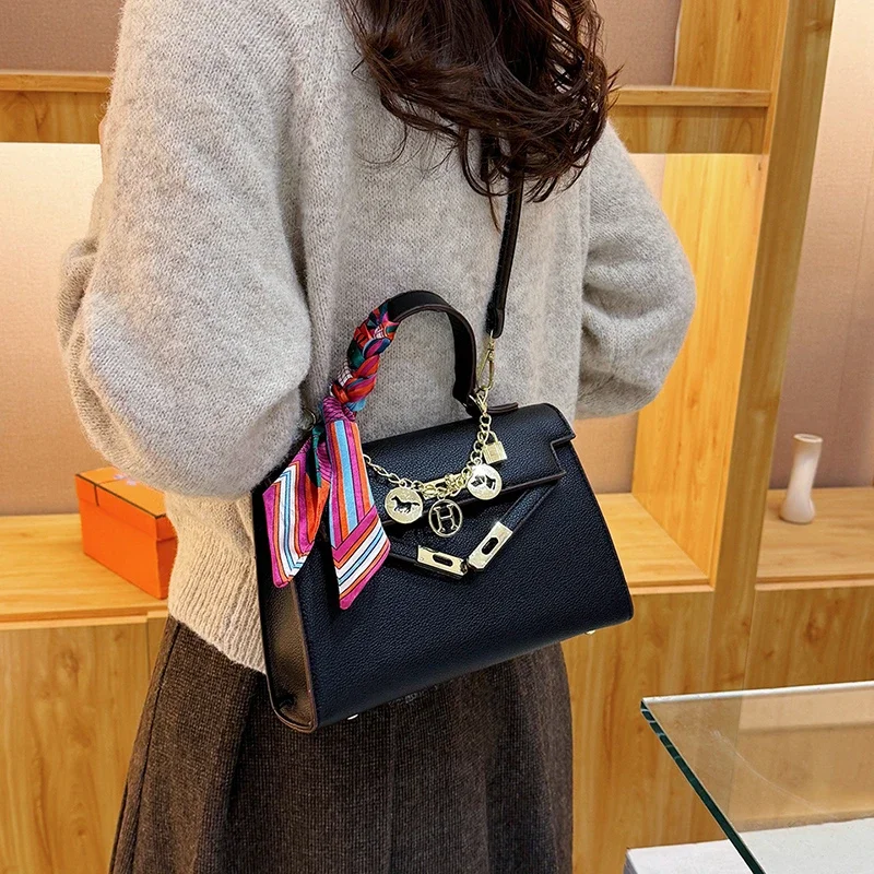 

High Quality Ladies Shoulder Bag Leather Messenger Crossbody Handbags Fashion Designer Popular Classic Chic 2026