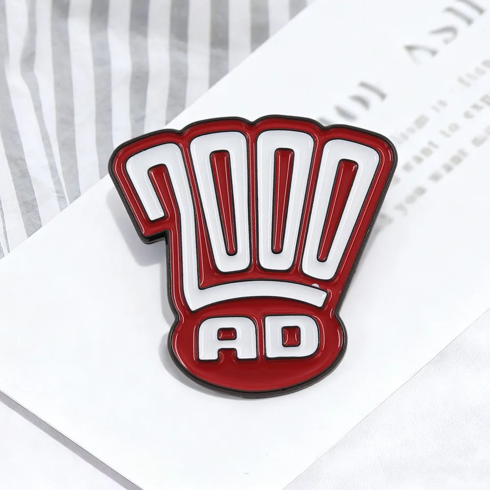 Klassisches 2000-AD-Logo Hartemaille-Pin Vintage Britisches Comic-Abzeichen Retro Sci-Fi Manga Broschen Sammlerstücke Geschenk-Accessoires für Fans – Detail 12