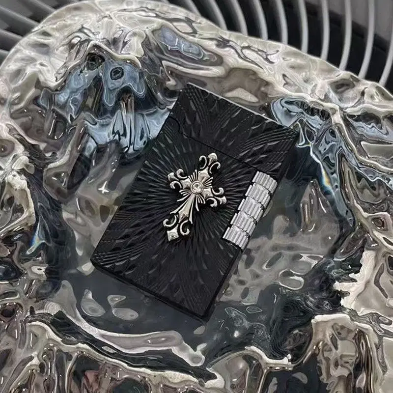 اليدوية الأصلية شخصية الإبداعية الجانب الشريحة بصوت عال المعادن طحن عجلة لهب مفتوح إعادة الملء أخف الرجال هدية