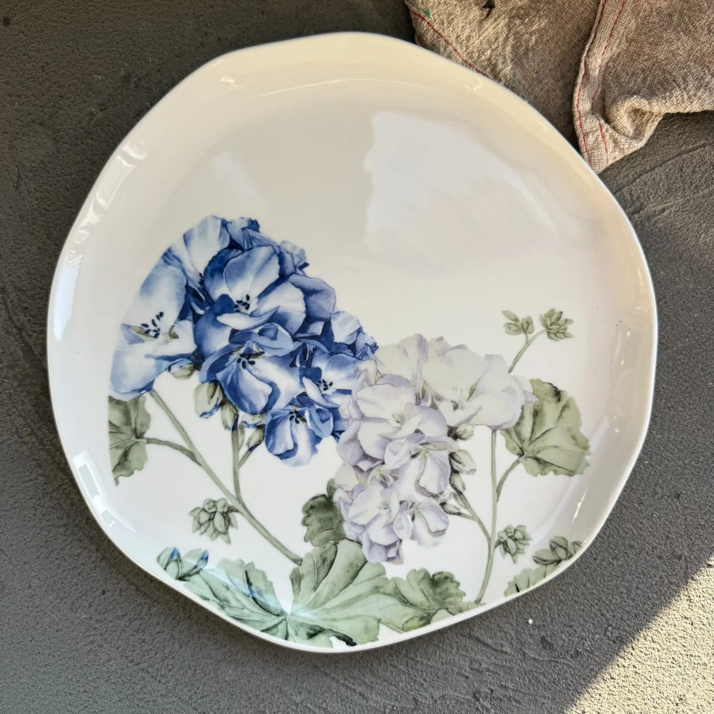 

Exquisite Cerc Dining Set 25.5cm Large Plate Sui Plate Fruit Plate Underglaze Color Beautiful to Look at American Sle