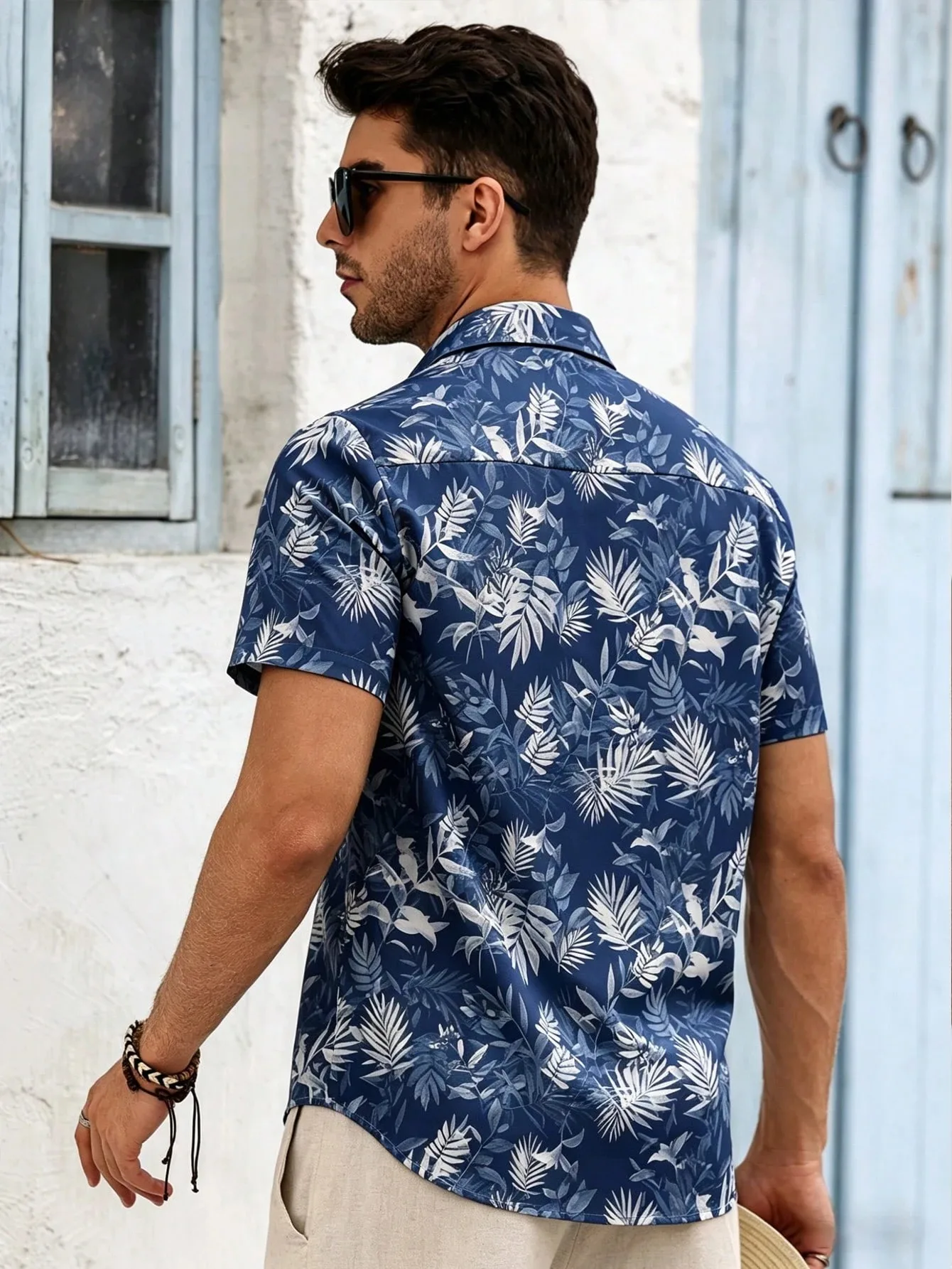 Men's Tropical Palm Leaf Print Short Sleeve Button-Up Shirt Casual Summer Style Machine Washable Beach Attire Casual Shirt