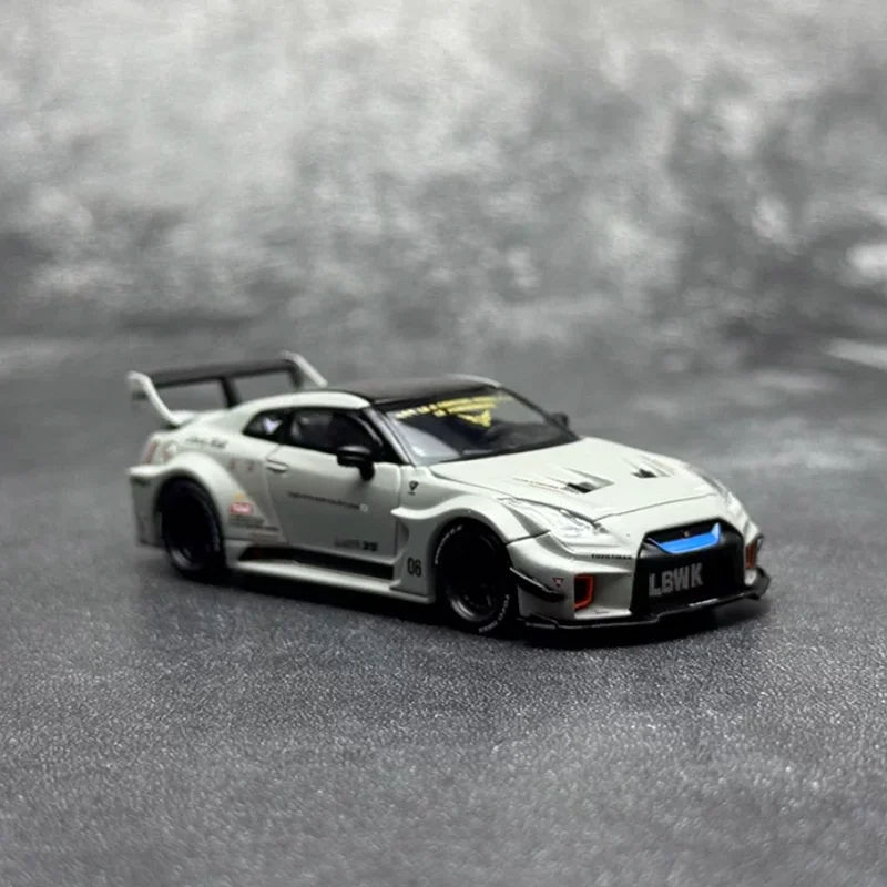 MINIGT 1:64 Scale #1248 R35 GTR Alloy Car Model Desktop Display Collectible Toy Unique Gift Scene Simulation