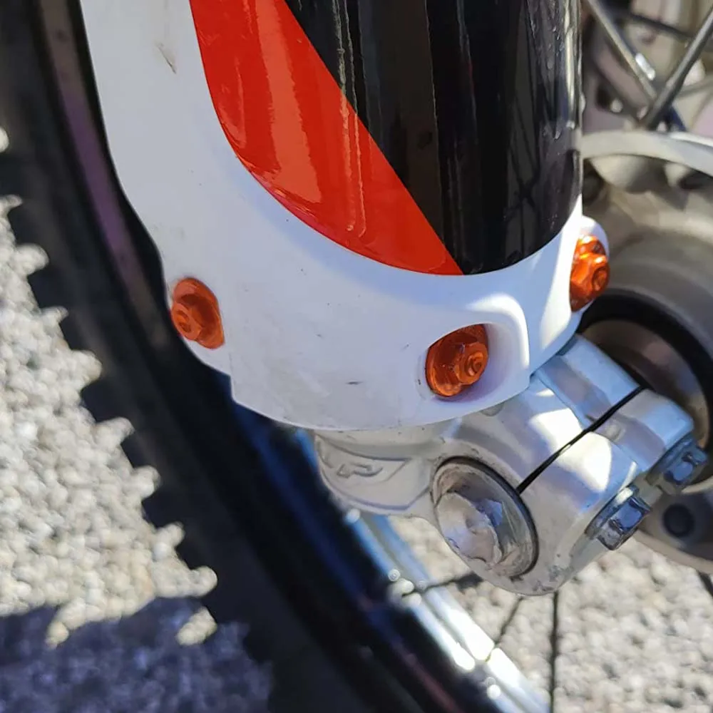 สําหรับ KTM 690 Enduro R 690Enduro R 690 SMC R Freeride 350 250 R 250R อุปกรณ์เสริมรถจักรยานยนต์ M6 * 12 ส้อมด้านหน้า Guard Bolt สกรู