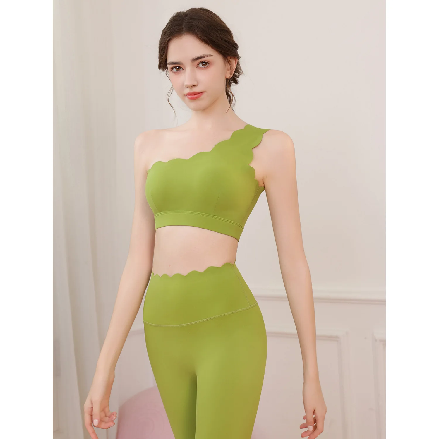 

Комплект с волнистыми кружевными плечами, новинка 2024, амортизирующий спортивный жилет для фитнеса, голый комплект