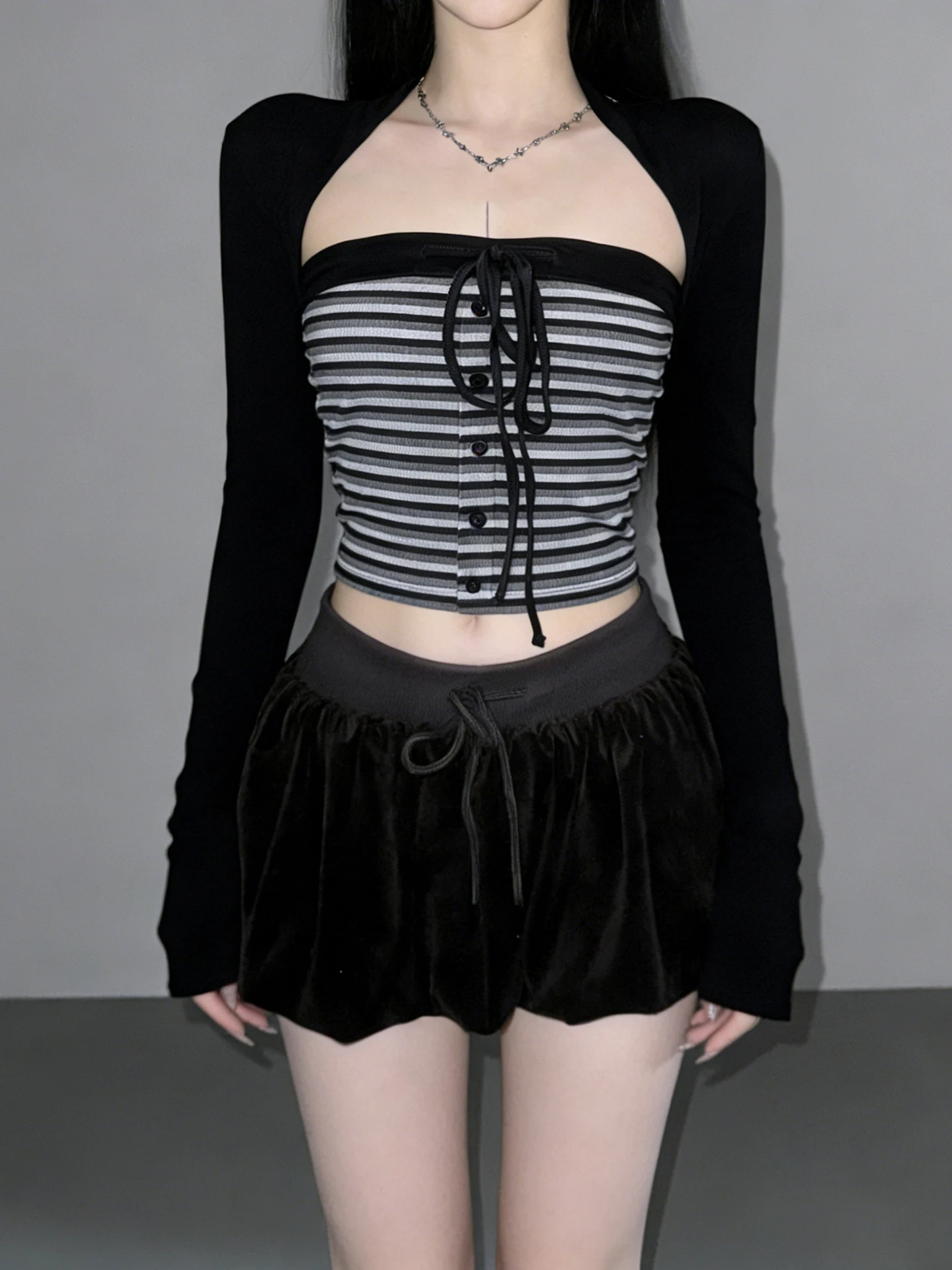

WEEKEEP Korean Style Long Sleeve Striped Knitted Slim Fit Tube Top And Bottom Set Fashionable Color Block High Waist Shorts