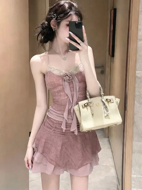 

Сексуальный комплект из кружевного топа на бретелях и короткой юбки А-силуэта для молодых женщин: летняя мода, два предмета