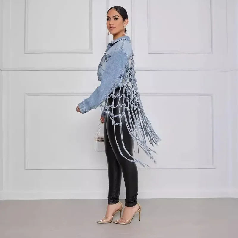 Eine Grid Quaste Back Exudest Eine feminineste, stilvolle und hochwertige Vibe Coa Die neue modische, individuelle und einzigartige Jeansjacke