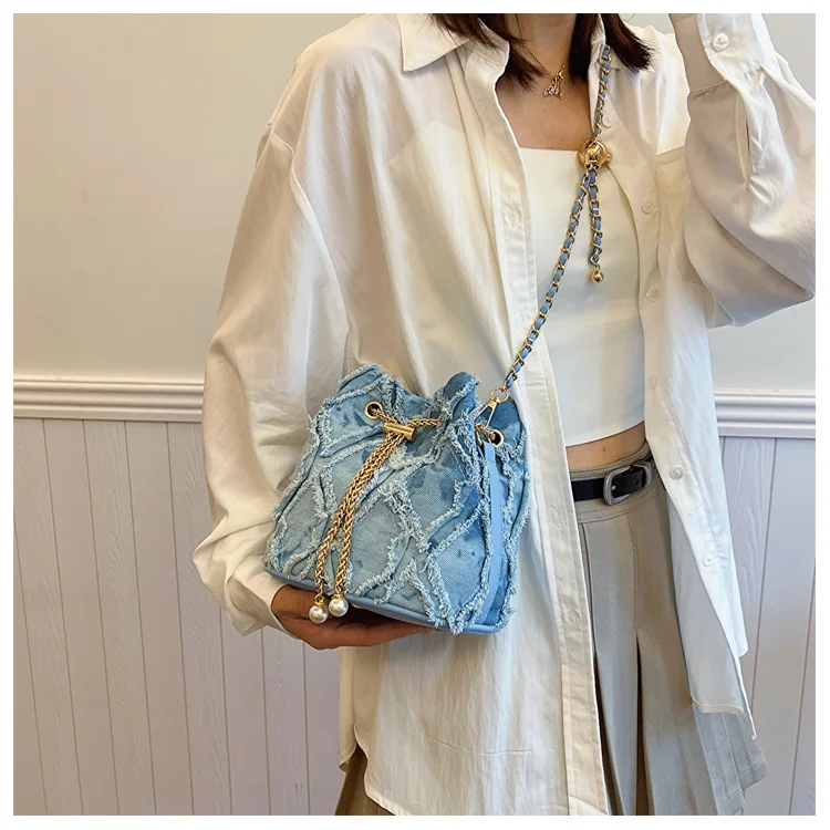 Charming 2024 Chain Shoulder Bag Versatile for Crossbody Shoulder bags Quilted Diamond Pattern Elegant Bucket Design bucket bags