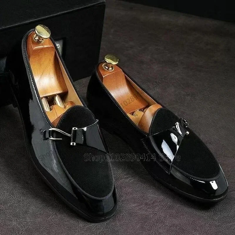 

Metal Decor Black Patent Leather Splicing Velvet Loafers Fashion Slip On Men Shoes Luxury Handmade Party Banquet Men Dress Shoes