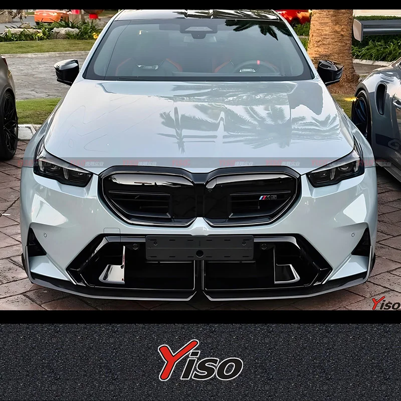 

Комплект обвеса M-Performance из сухого карбона для M5 G90: передний и задний сплиттеры, боковые пороги, заднее антикрыло, спойлер