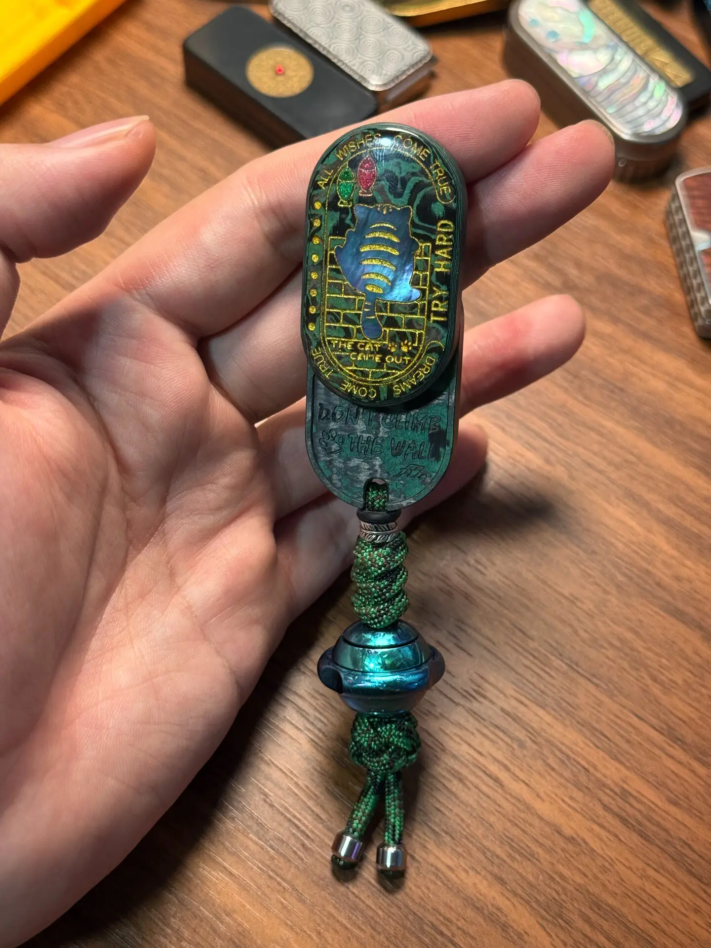 Used EDC Fanzi F2 Green Carbon Horse Push Card Sealing Crystal + Stealing Sister Planet Ice Crystal Titanium Knife Pendant