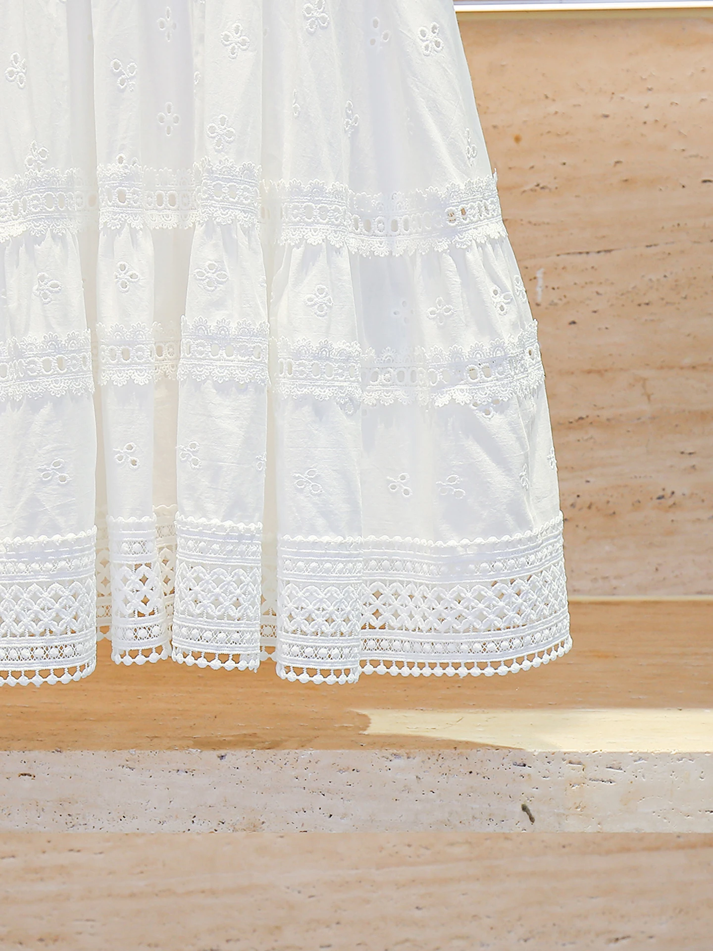 กระโปรงทรงเอไลน์ผ้าลูกไม้ฉลุลายคอวีแขนพองทรงบับเบิ้ลสำหรับผู้หญิงระดับไฮเอนด์ เหมาะสำหรับใส่ไปทำงานหรือใส่ลำลอง