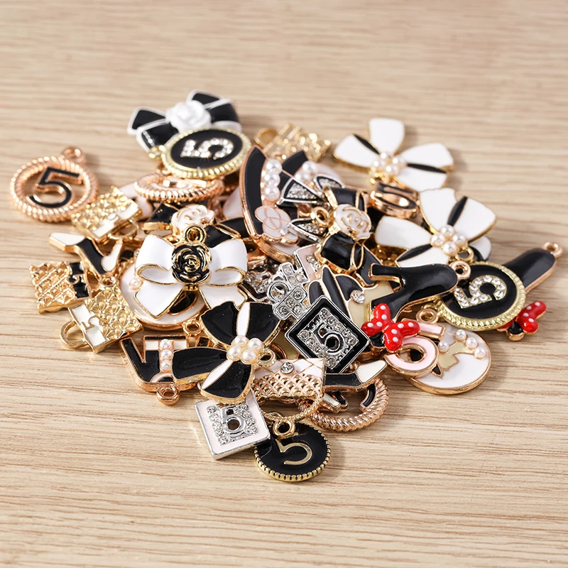 Tusember 10 Stück zufällig gemischte Emaille-Anhänger mit Schleifenmotiv für Taschen und Schuhe, für die Schmuckherstellung, Ohrringe, Halsketten, DIY-Armbänder und Zubehör – Detail 3