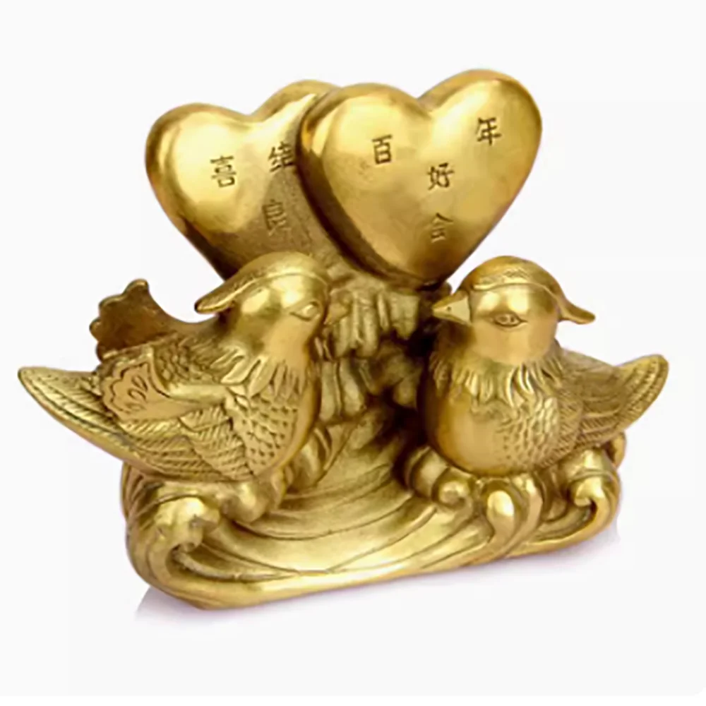 A pair of brass mandarin ducks as gifts for newlyweds, home furnishings, bedroom crafts, jewelry and ornaments