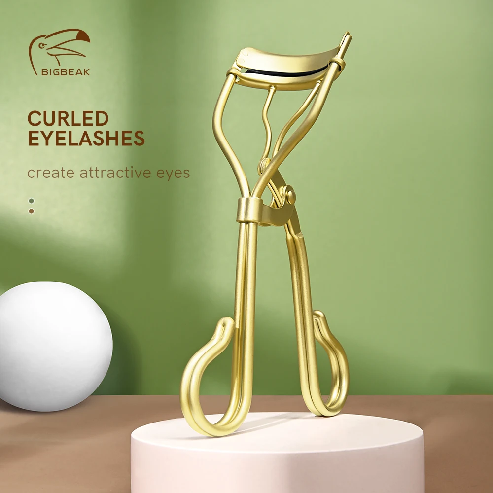 1Pc Stainless steel eyelash curler,suitable for any shape and size of eyes, Wide opening,Long-lasting curl of lashes effect Gold