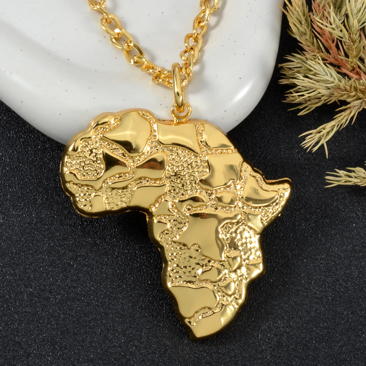 A Set Fashion Pendant Necklace African Map Versatile for Men and Women Hip-Hop Style Suitable for Parties and Daily Wear Gift