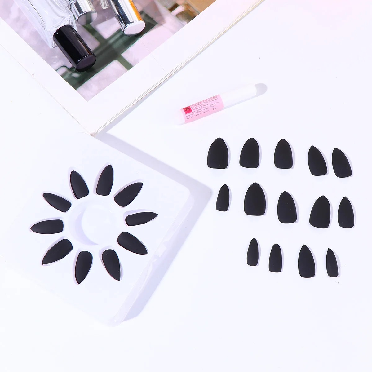 

24 Pcs Stickers Fake Nail Pieces Women Decor DIY Art Decals Long Lasting Durable Creative Needs Easy Apply Fashion Unique Nail
