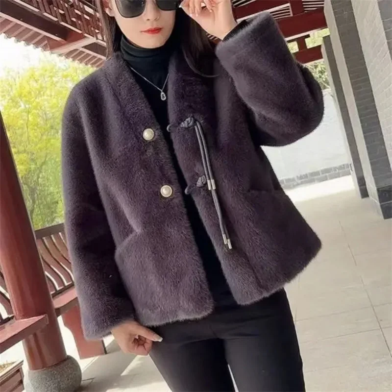Cappotto di velluto di visone di alta qualità Giacca di pelliccia nuova da donna Autunno Inverno 2025 Cappotti di pelliccia con scollo a V Capispalla di moda Cardigan Soprabito Top