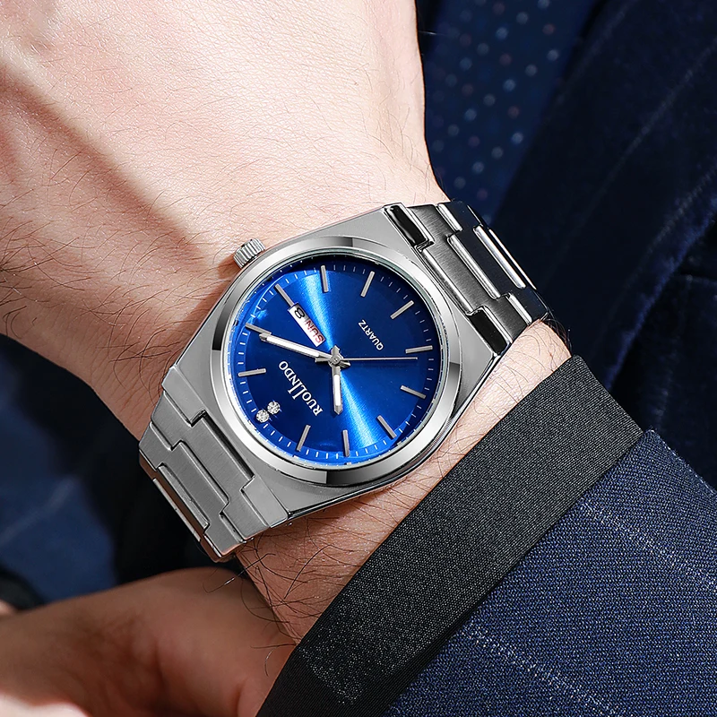 ساعة رجالية خفيفة ماركة فاخرة من الفولاذ المقاوم للصدأ تقويم مزدوج مقاوم للماء رجال الأعمال الترفيه موضة ساعات كوارتز 2025
