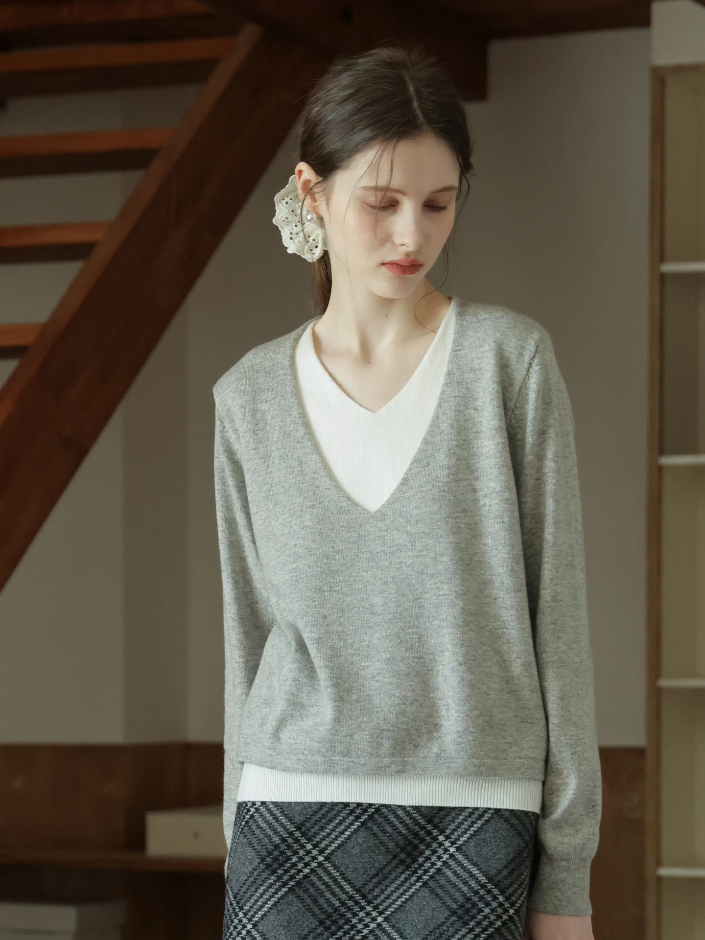 

Chun White V-Ne Knitted Sweater Women's Autumn Winter New Sle Casual Straight Fit Inner Wear Layering Top Polyester Acr...