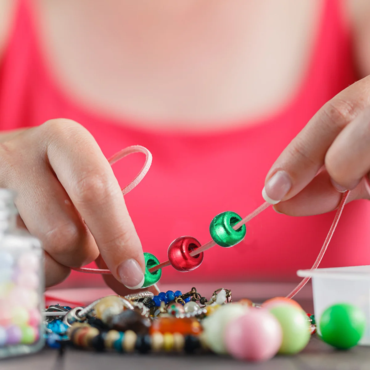 1000個入り クリエイティブDIYビーズアクセサリー カラフルなプラスチックビーズ ジュエリー製作 ハンドメイドクラフトプロジェクト 子供の活動用