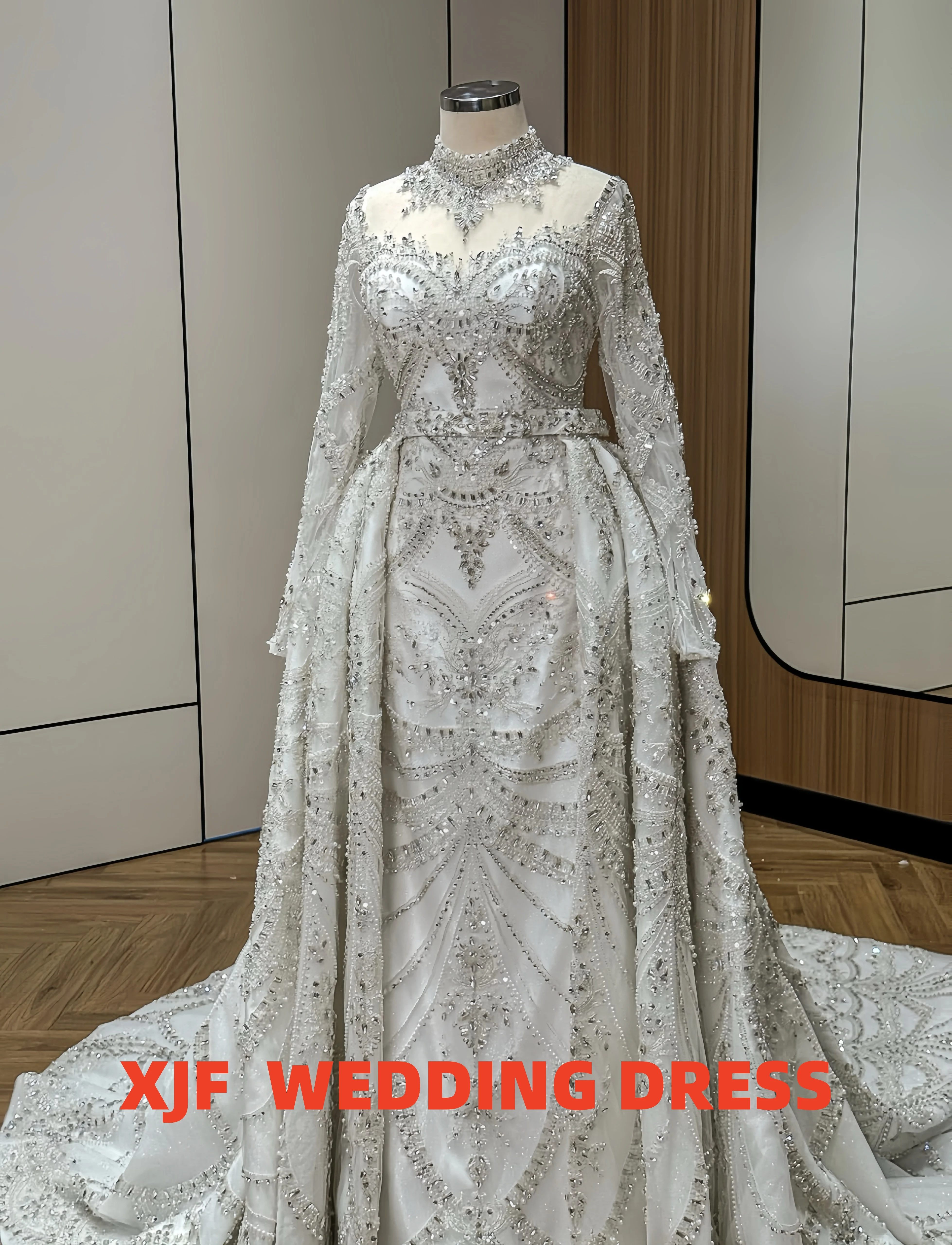 فستان زفاف عربي مسلم مخصص من الدانتيل للنساء بأكمام طويلة وغمد فساتين العروس مع ذيل قابل للانفصال