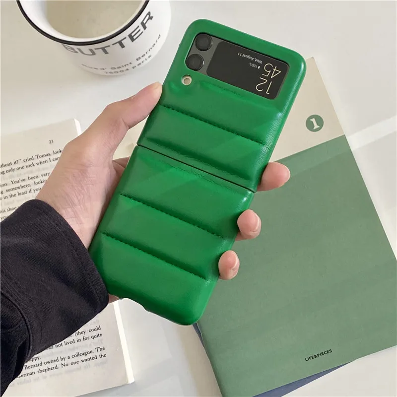 Fashion Emerald Green Chain Bee Leather Phone case For Samsung Galaxy Z Flip 3 4 Cover