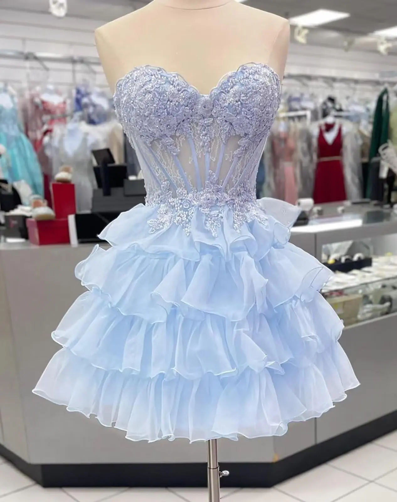 Robe de Cocktail courte en Tulle, élégante, en dentelle, sans bretelles, avec perles, à volants, dos nu