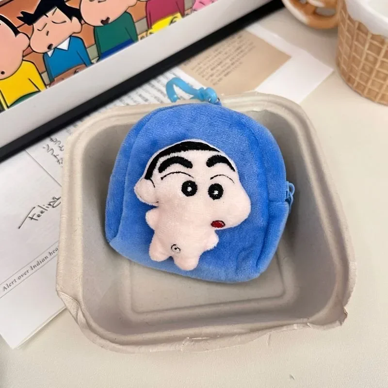 Crayon Shin chan periférico de felpa monedero auriculares dibujos animados lindo bolsa de almacenamiento colgante llavero mochila regalo colgante