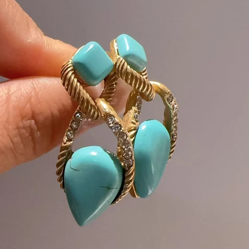

Long Turquoise Square Earrings 8 Shape Pendant Designer Dangle Water Drip Jewelry Women Unique Retro Luxury 2025 Banquet Charms