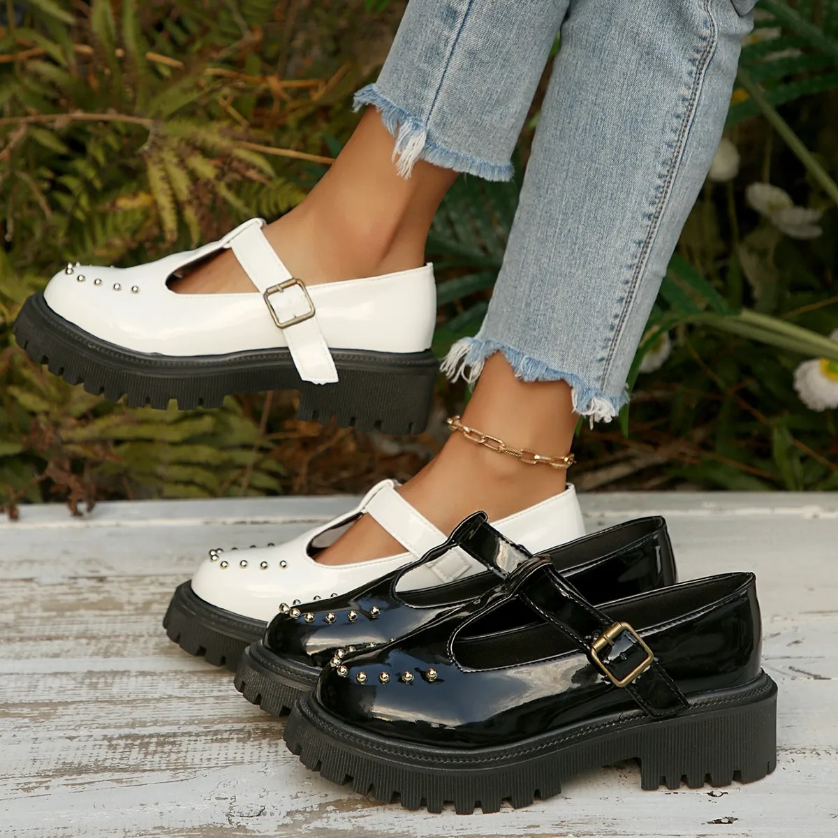 

Vintage T-shaped Buckle Mary Jane Shoes 2026 Summer and Autumn New Item, One Foot Kick Round Toe Shallow Mouth Single Shoe