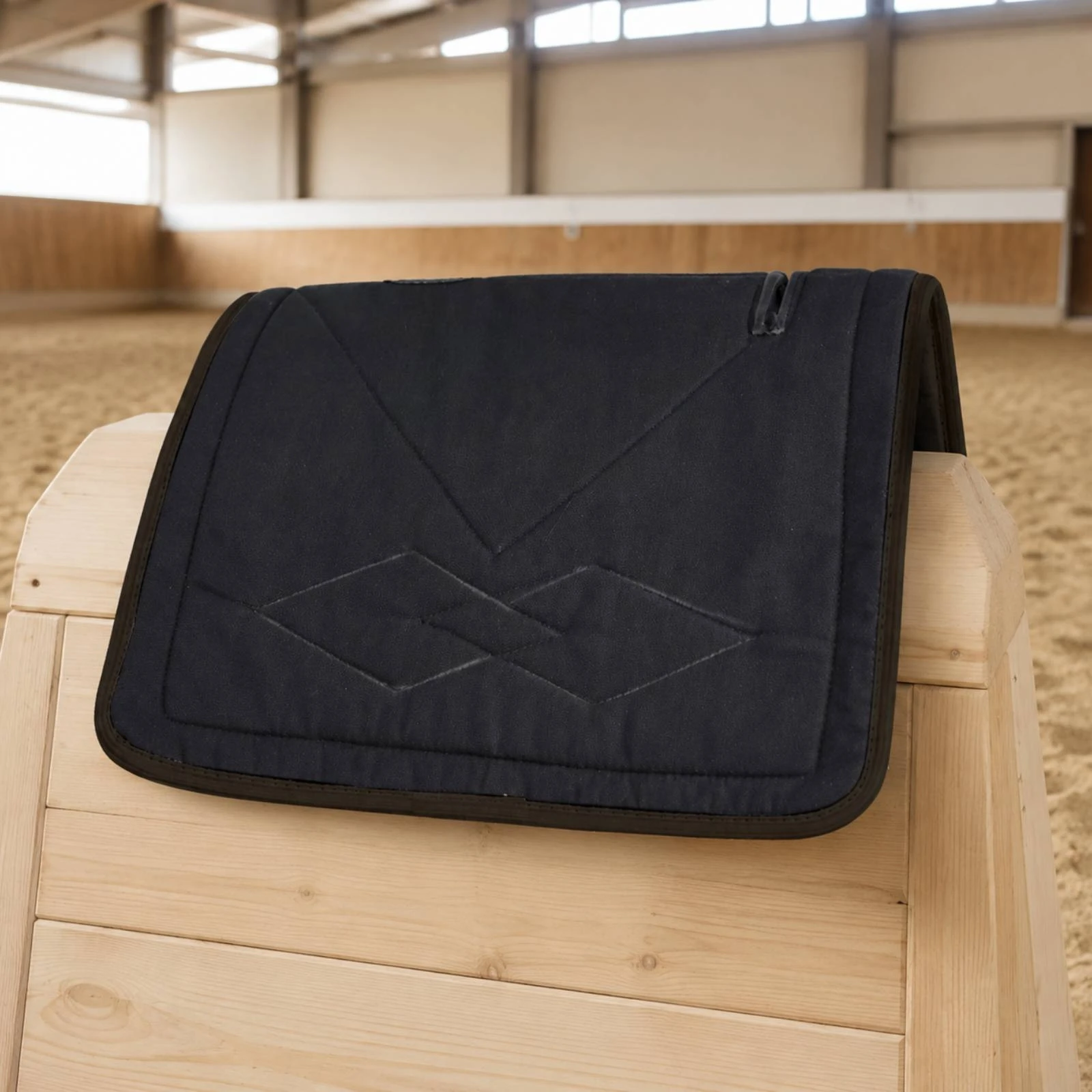 English Riding Saddle Pad Secure Fit Contoured Saddle Pad Stylish High-Quality for Horse Riders, Schooling, Trail Rides