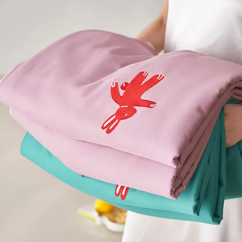 

Customizable Solid Color Modal Embroidered Tencel Summer Quilt Three-piece Air Conditioning Quilt
