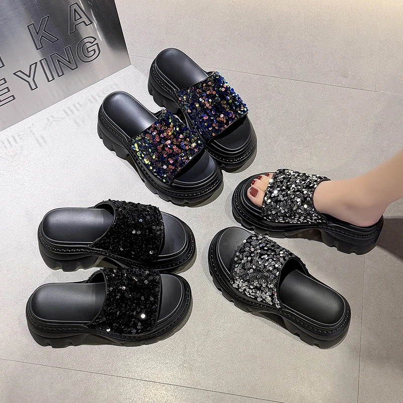 

Korean Fashion Sequined Decorative Platform Heightening Slippers 2026 Summer New Women's High-quality Leisure Non-slip Slippers.