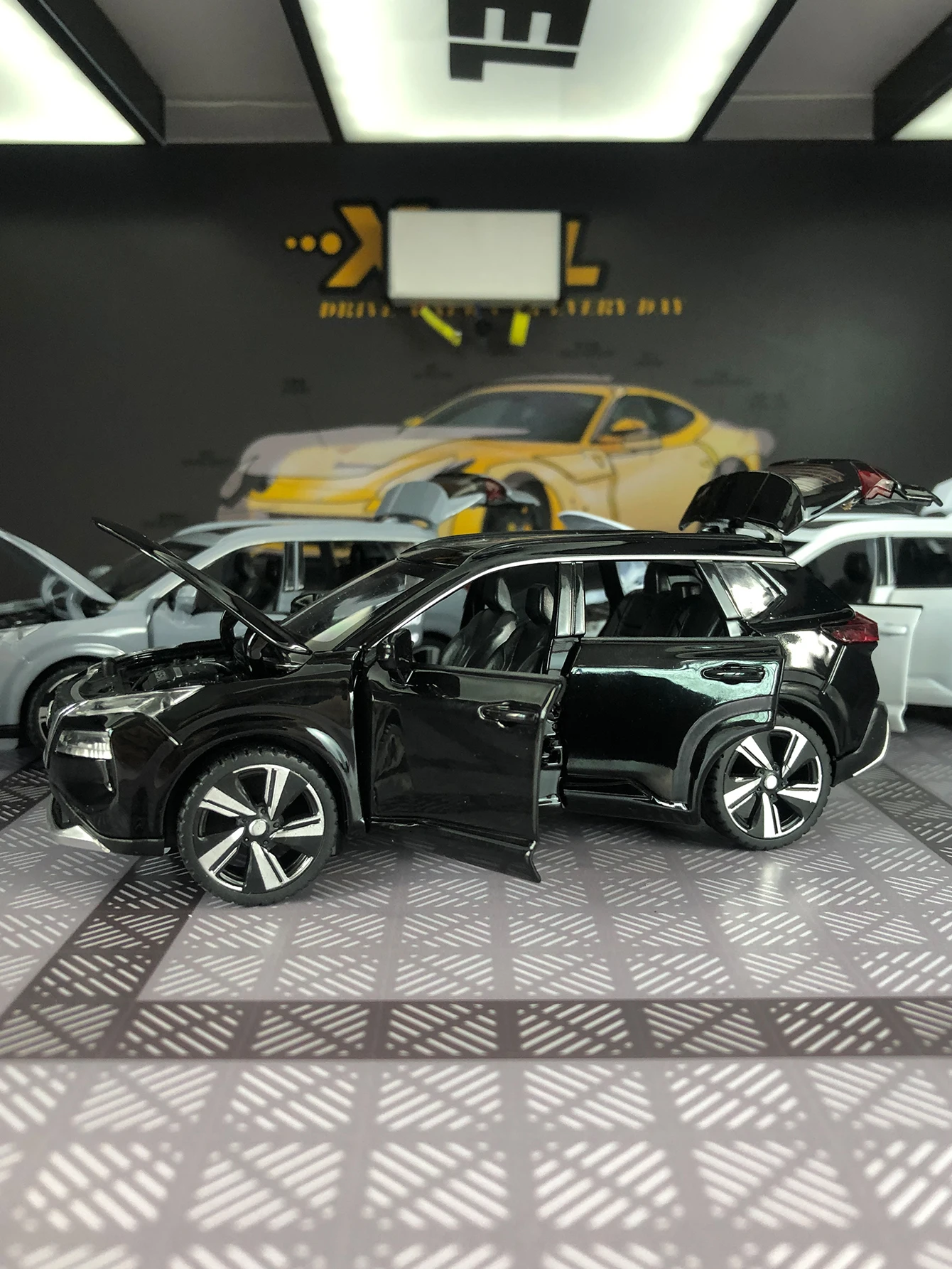 سيارة لعبة مجسمة مصنوعة من خليط معدني للطرق الوعرة مقاس 1:32 مع أبواب قابلة للفتح، سيارة هدية للأطفال