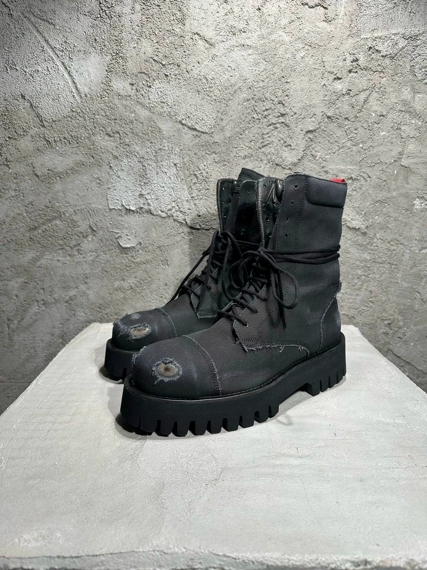 مصنع مصنوع يدويًا عالي الجودة يتم ارتداؤه بنمط رث من قماش الدنيم المعدني لأصابع القدم أحذية كاوبوي كاجوال للسيارات #2