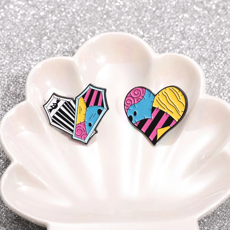 Personality Heart Enamel Brooch Evil Eye Good Human Earphones Pink Girl Pencil Black Bat Horror Love Cartoon Badge Punk Pin Gift