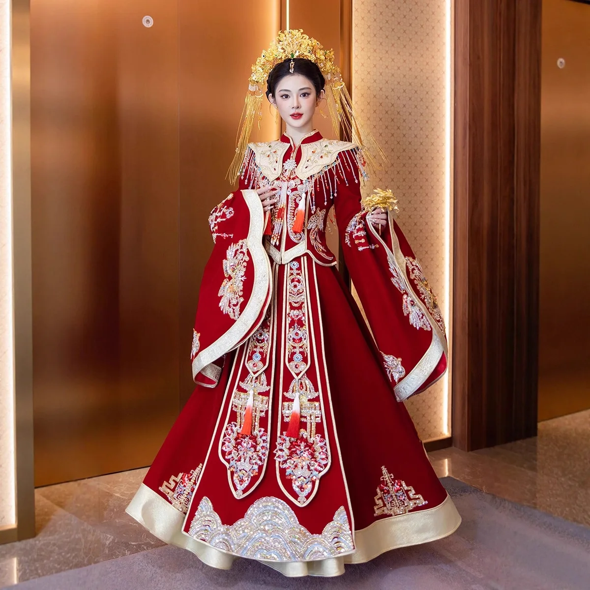 

Chinese Style Wedding Show Xiuhe Bridal New Style Dress Chinese Phoenix Crown Dress Hanfu Wedding Dress