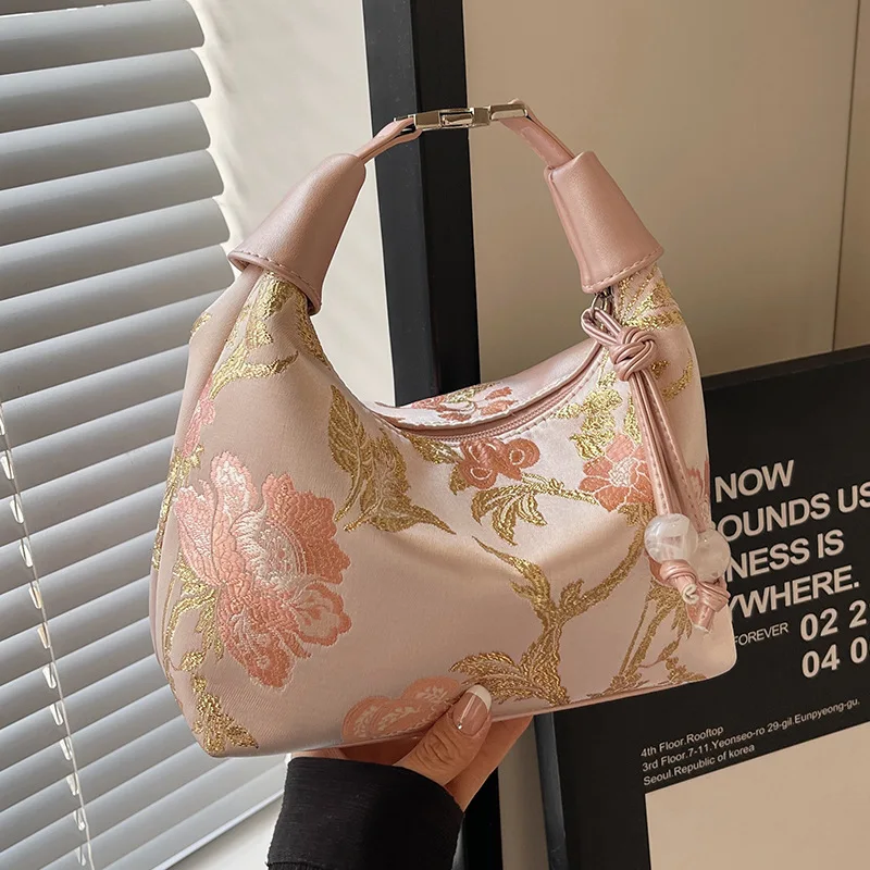 

New Chinese style handbag 2025, new Chinese style single shoulder women's bag, trendy and versatile women's hand-held wrist bag