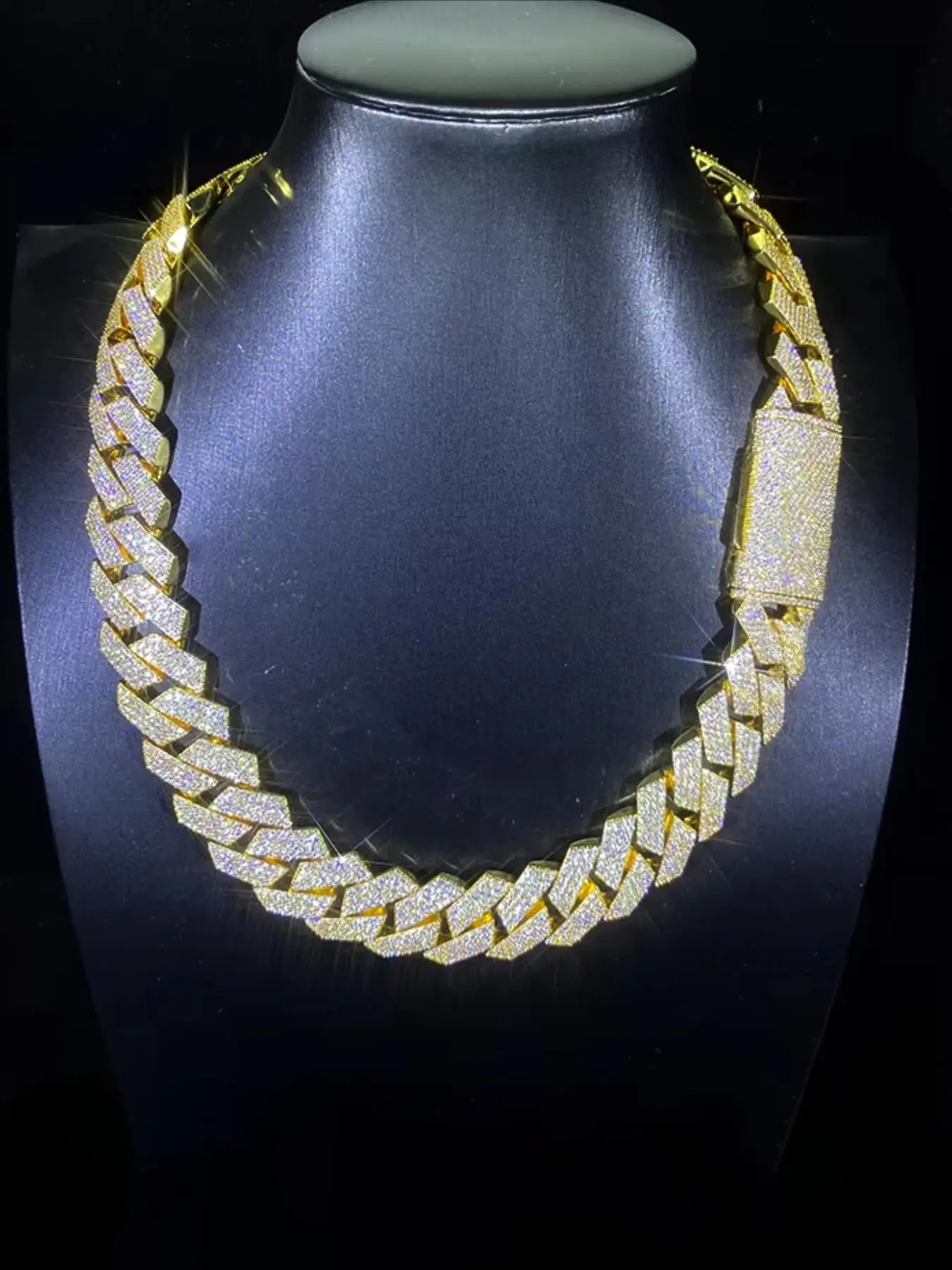 Four-row Tightly Set Ice Diamond Cuban Link Chain, 20mm Standard Popular Size, Classic Style in American Hip-hop Rapper Fashion,