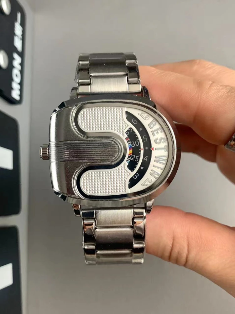 ساعة Y New Concept Rotating Watch للرجال مربعة الشكل بتصميم رائع وشريط فولاذي عالي الجودة غير ميكانيكي كوارتز