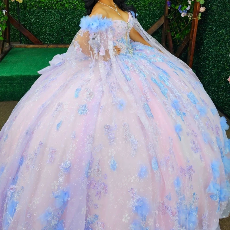 Abiti Quinceanera rosa lucido Abito da ballo con spalle scoperte Applique Perline di fiori Fiocco Tull con mantello Festa di compleanno Dolce 16