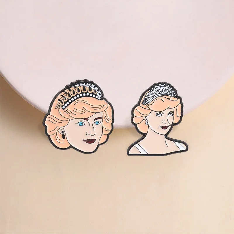 Character Brooches Vintage Crowns British Style Metal Badges Small Accessories Wholesale Cap Pins for Clothes Backpack Pin Lapel