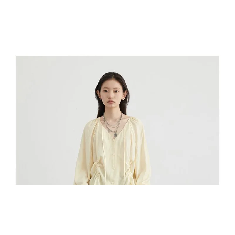 Modisches neues, gesmoktes Raglan-Langarmshirt mit V-Ausschnitt und lockeren Schnürsenkeln