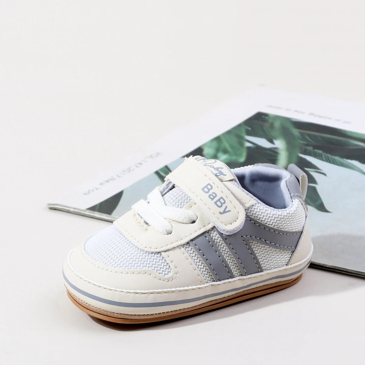 

Hot Selling Baby Boys And Girls First Walking Indoor Toddler Shoes For Spring And Autumn Baby Unisex High Quality Sneaker