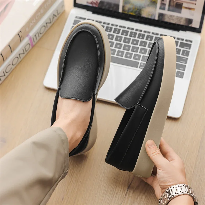 

2025 Hot Selling Unisex Black Leather Loafers Platform Sole Slip on Shoes for Men and Women, Fashionable and Simple Casual Shoes
